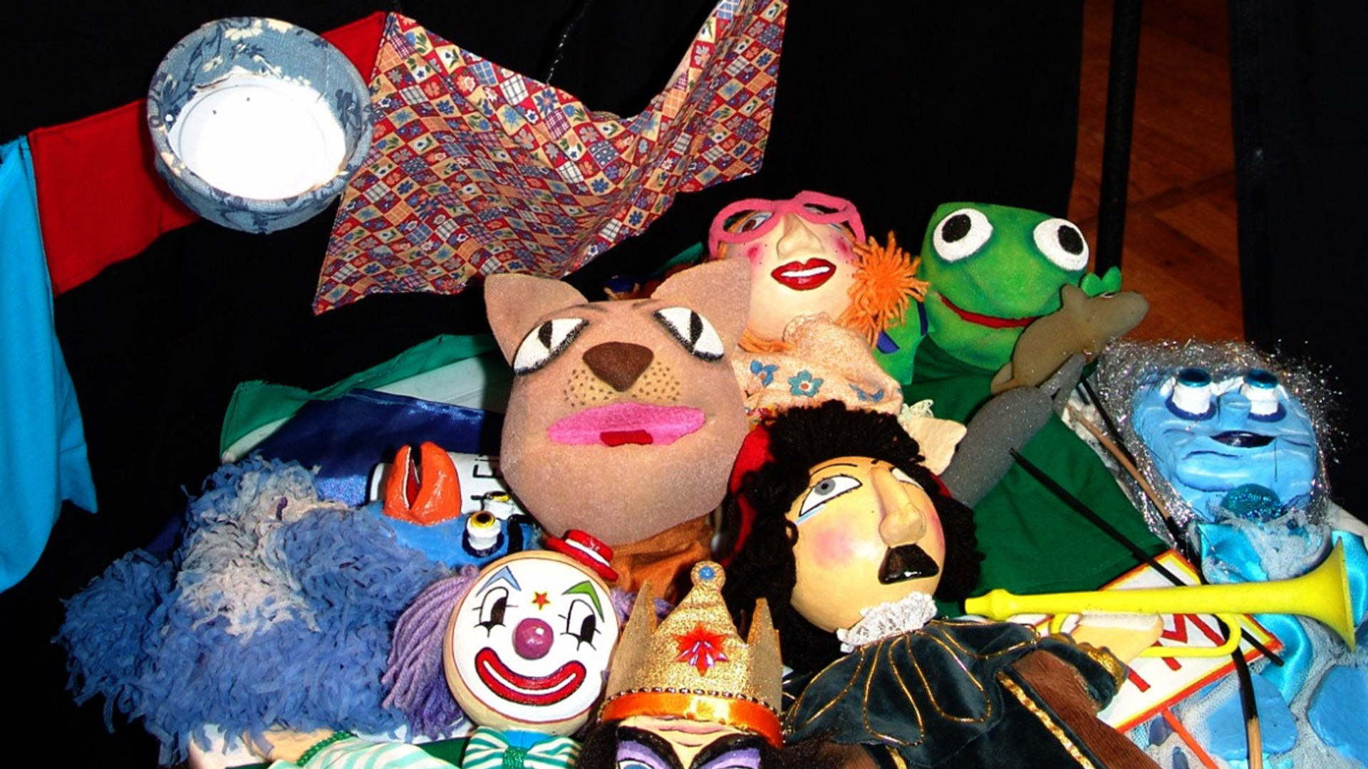 Cia Epidemia de Bonecos